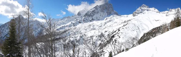 Vackra vinterlandskap av totes gebirge berg — Stockfoto
