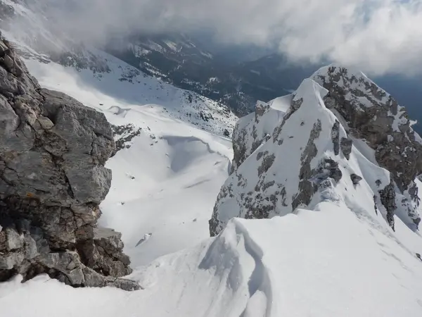 Bela paisagem de inverno de totes gebirge montanhas — Fotografia de Stock