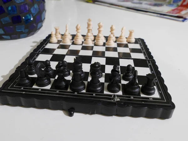 Schwarz-weiße Schachfiguren — Stockfoto