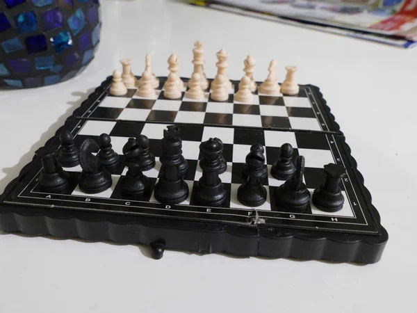 Noir et blanc figures d'échecs — Photo