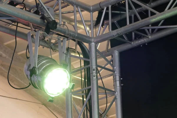 ışık ve sahne reflektör gölgesi