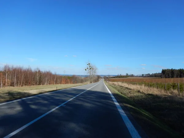 Prospettiva di una strada asfaltata — Foto Stock