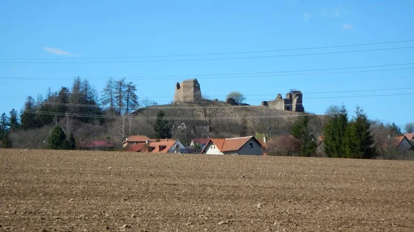 Célèbre château sur une colline en République tchèque — Photo