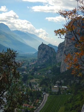 Arco İtalya kalede bir vadi panorama ile
