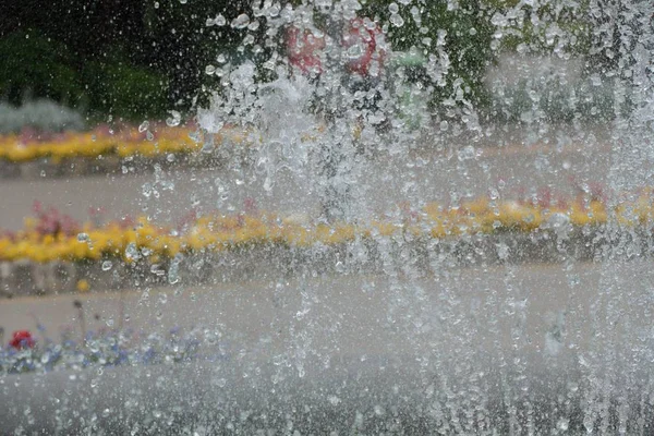 Dettaglio di gocce d'acqua in una fontana — Foto Stock