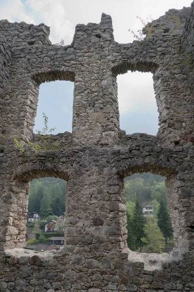 Vackra castel belfort ruin i Italien — Stockfoto