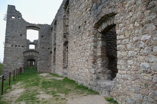 Mooie castel belfort ruïne in Italië — Stockfoto