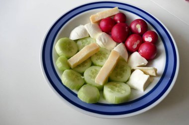 kase taze sağlıklı sebze salatası