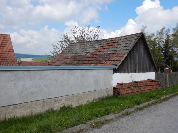 kır evi bir asphapted karayoluyla