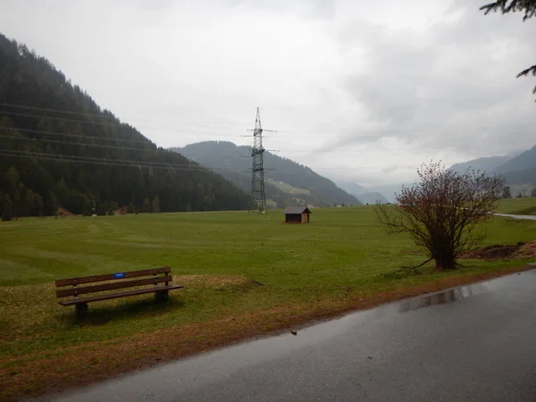 Alpské přírody krajina ve špatném počasí — Stock fotografie