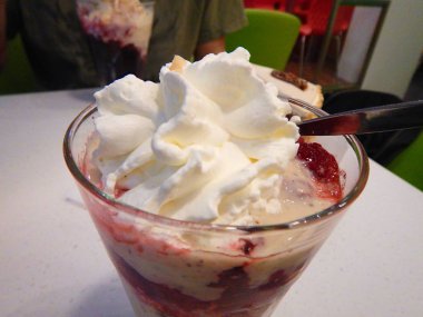 dondurma Kupası ile krema ayrıntı