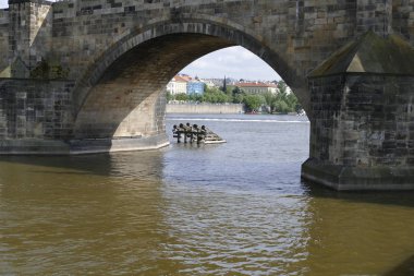 Prag ünlü Charles Köprüsü