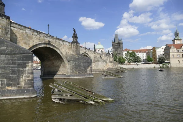 Berömda Karlsbron i Prag — Stockfoto