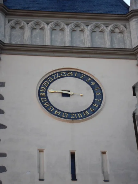 Исторические солнечные часы с 24 часов — стоковое фото