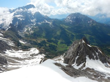 Grosse Bischofsmutze çevresinde Alp lansdcape Avusturya dachsteingebirge içinde