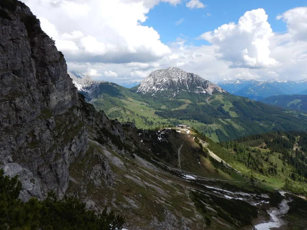 Grosse Bischofsmutze çevresinde Alp lansdcape Avusturya dachsteingebirge içinde