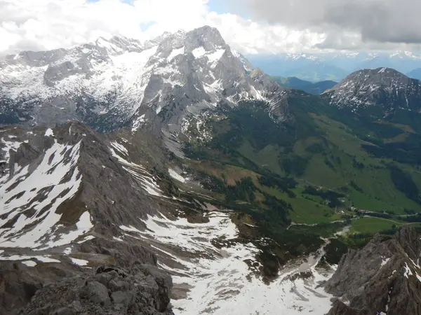 Grosse Bischofsmutze çevresinde Alp lansdcape Avusturya dachsteingebirge içinde