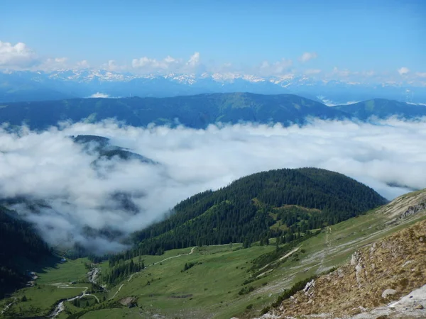 Grosse Bischofsmutze çevresinde Alp lansdcape Avusturya dachsteingebirge içinde