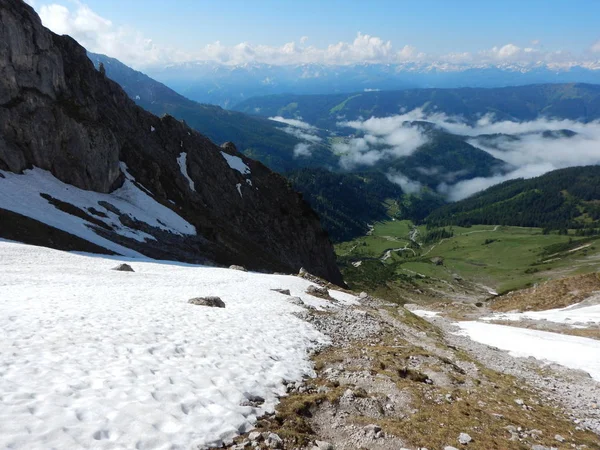 Paisaje alpino alrededor de Grosse Bischofsmutze en dachsteingebirge en austria — Foto de Stock