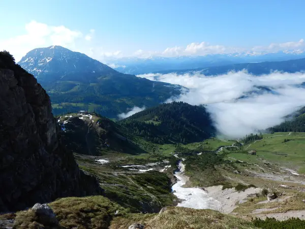 Grosse Bischofsmutze çevresinde Alp lansdcape Avusturya dachsteingebirge içinde