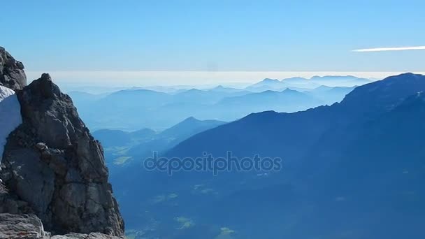 Vroege ochtend zonsopgang panorama vanaf de bovenkant van hocheck watzmann — Stockvideo