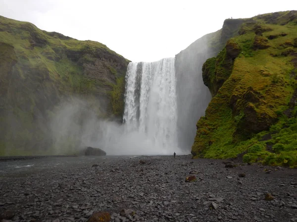 Skogafossův vodopád na jižním Islandu — Stock fotografie