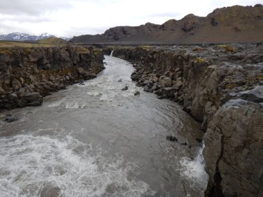  İzlanda Laugavegur zam vahşi güzel nehir