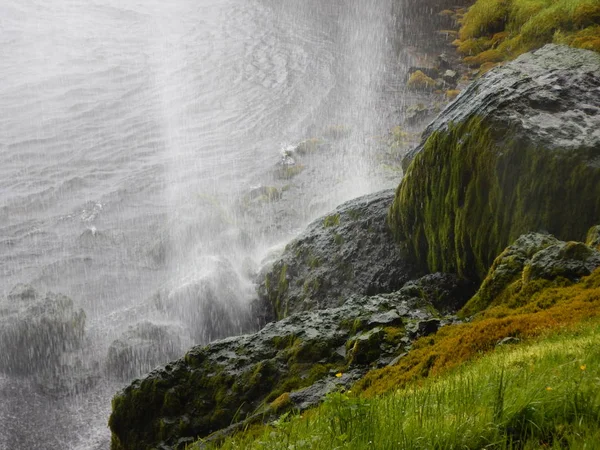 Cascada de Saljalandsfoss en el sur de Islandia — Foto de Stock