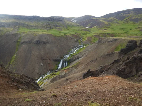 Hveragerdi valey de arroyos calientes y cascadas en iceland —  Fotos de Stock