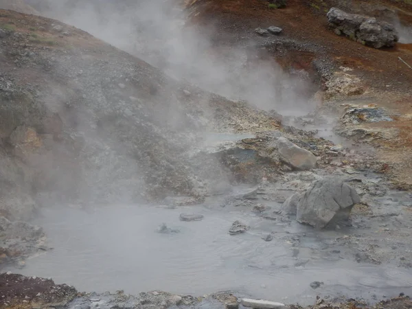 Valea Hveragerdi a fluxurilor fierbinți și a cascadelor din iceland — Fotografie, imagine de stoc