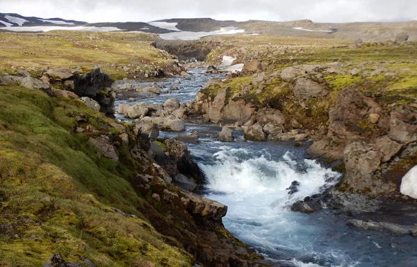 Wasserfall-Kaskade am Fluss skoga in Island — Stockfoto