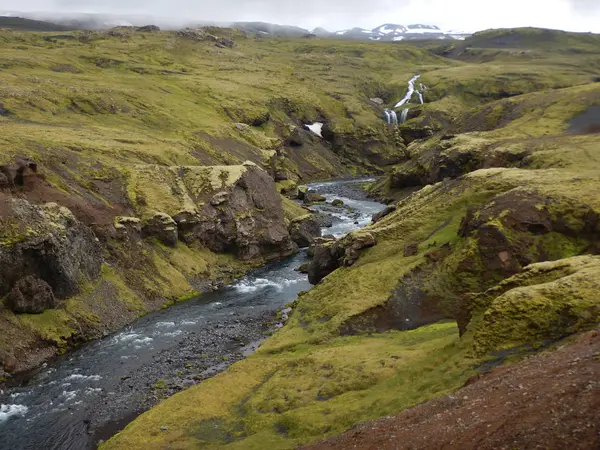 Watervallen cascade aan rivier Skoga in IJsland — Stockfoto