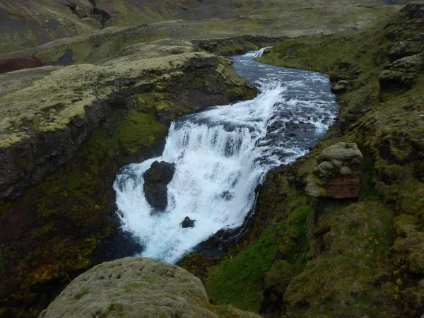 Wasserfall-Kaskade am Fluss skoga in Island — Stockfoto