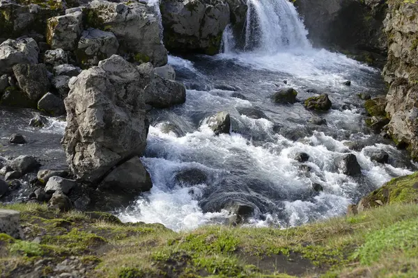 Wasserfall-Kaskade am Fluss skoga in Island — Stockfoto