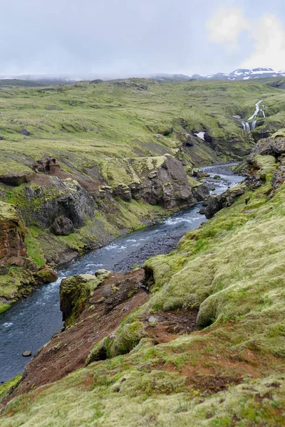Watervallen cascade aan rivier Skoga in IJsland — Stockfoto