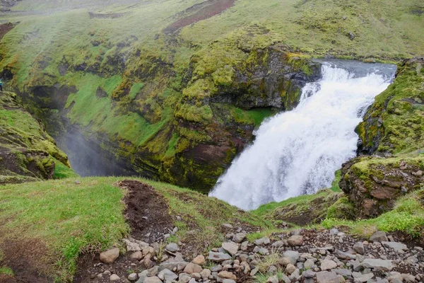 Каскад водопадов на реке Скога в Икеланде — стоковое фото