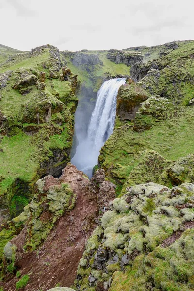 Wasserfall-Kaskade am Fluss skoga in Island — Stockfoto