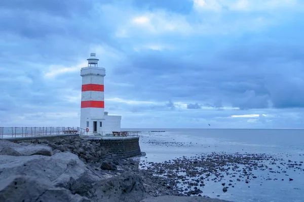 Weißer Leuchtturm in gardur iin island — Stockfoto