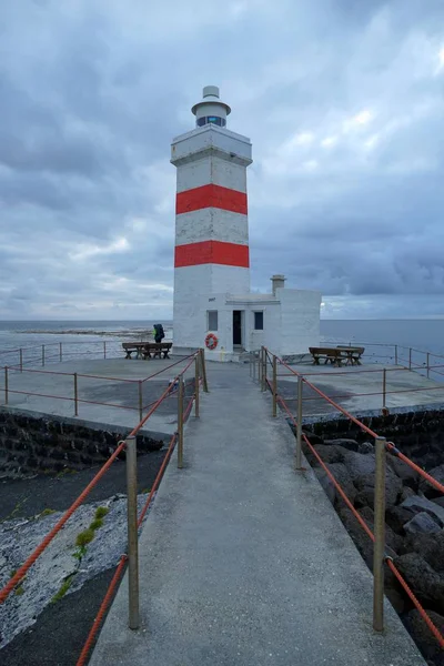 Fehér világítótorony Gardur iin Izlandon — Stock Fotó