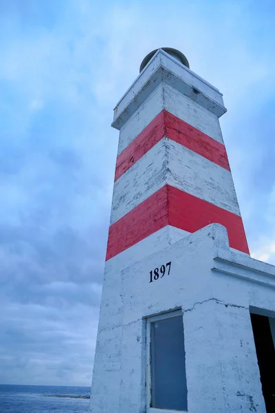Weißer Leuchtturm in gardur iin island — Stockfoto