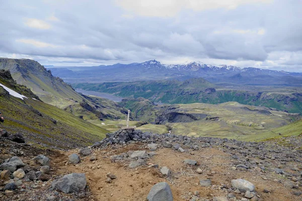 Bela paisagem caminhadas a trilha fimmvorduhals na Islândia — Fotografia de Stock