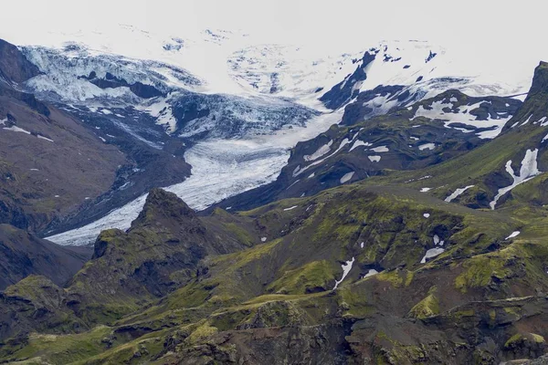 Güzel manzara İzlanda'daki fimmvorduhals iz hiking — Stok fotoğraf