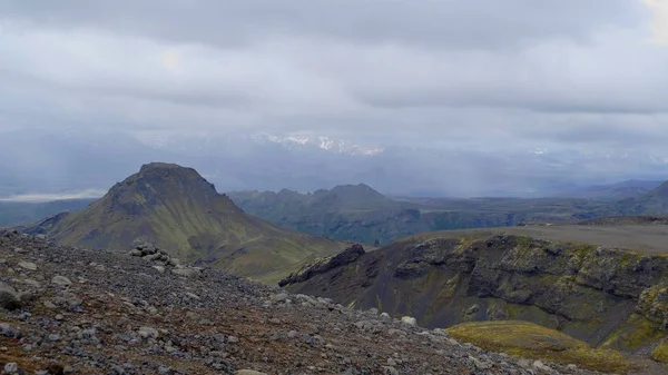 Bela paisagem caminhadas a trilha fimmvorduhals na Islândia — Fotografia de Stock
