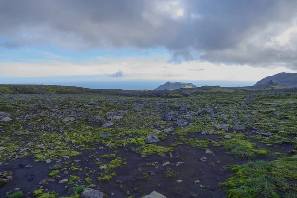 Beautiful landscape hiking the fimmvorduhals trail in iceland — Stock Photo, Image