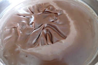 kabuk çikolata Kemalpaşa üstüne çekmek