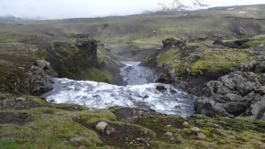 Skoga River southhern İzlanda'daki güzel şelale