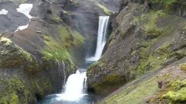 Skoga River southhern İzlanda'daki güzel şelale