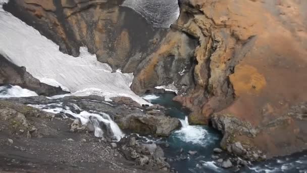 Красивого водоспаду неподалік від річки Skoga в southhern Ісландії — стокове відео