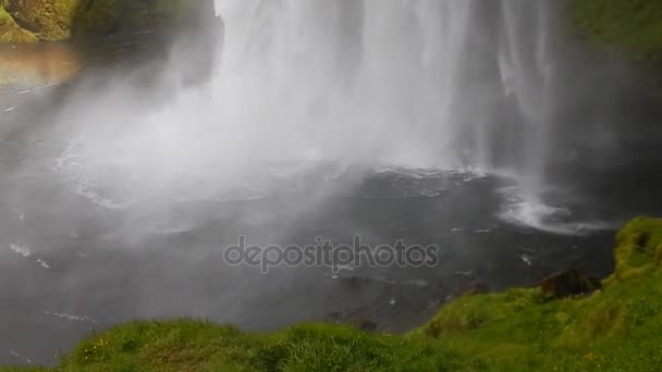 冰岛南部的 seljalandsfoss 瀑布 — 图库视频影像