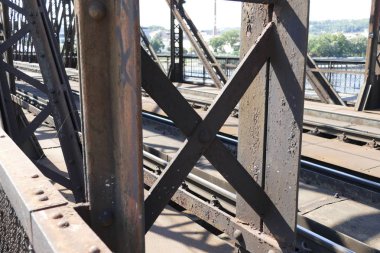 demir köprü Yaya kaldırım ile